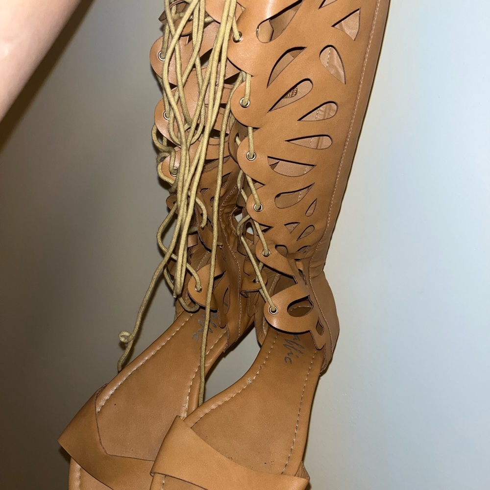 Size 9 tan high gladiator sandal super cute